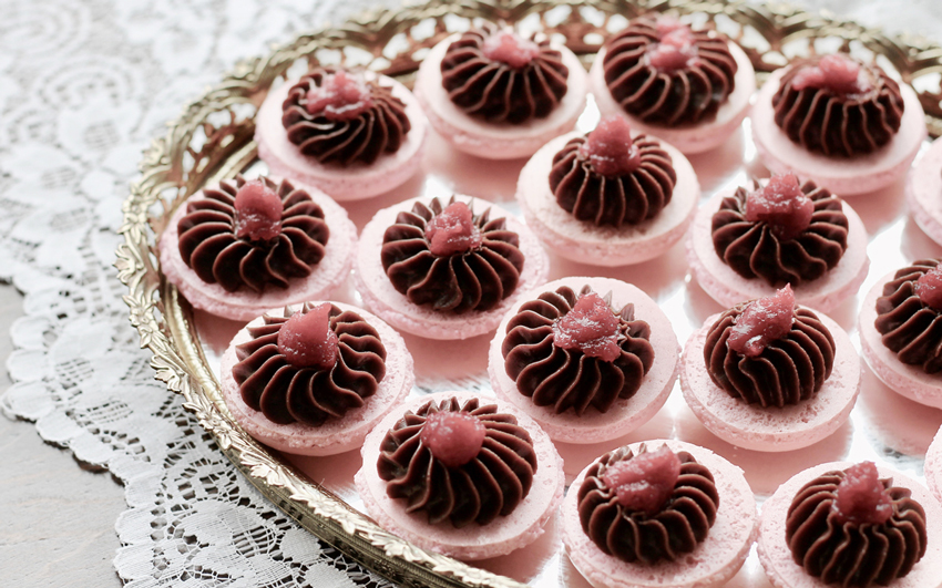 Red Jalapeño and Dark Chocolate Coconut Curry Macaron